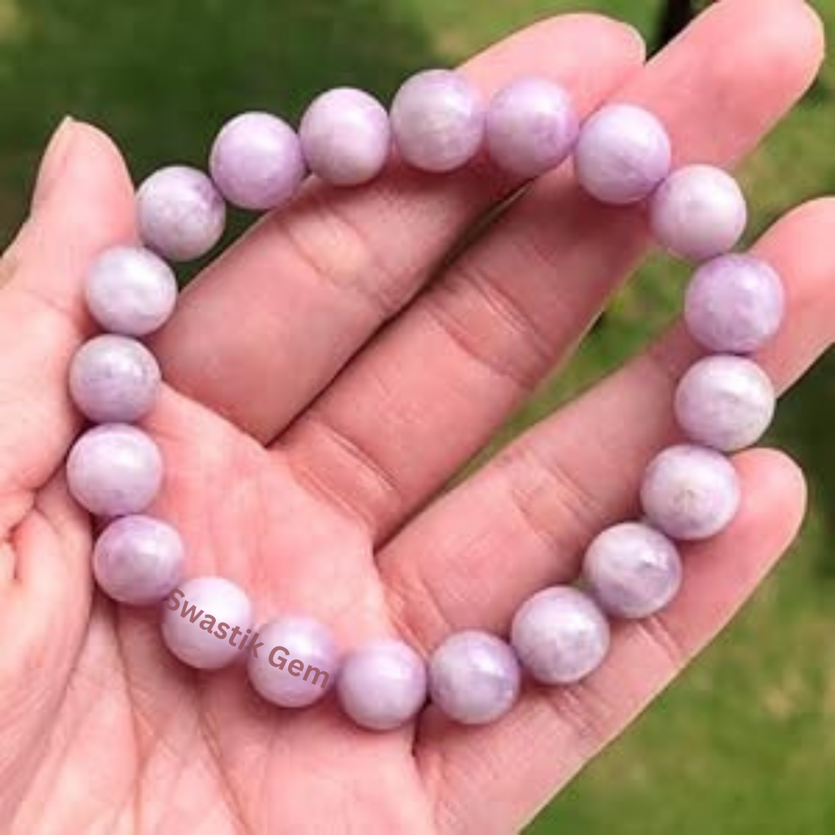 Use of Kunzite Bracelet